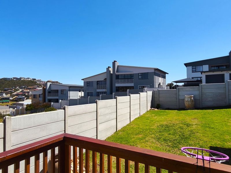 Single Level 3 Bedroom Duet Home For Sale in Island View, Mossel Bay - Photo 2