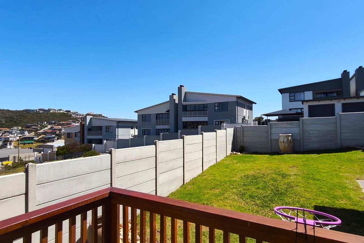 Single Level 3 Bedroom Duet Home For Sale in Island View, Mossel Bay - Photo 2