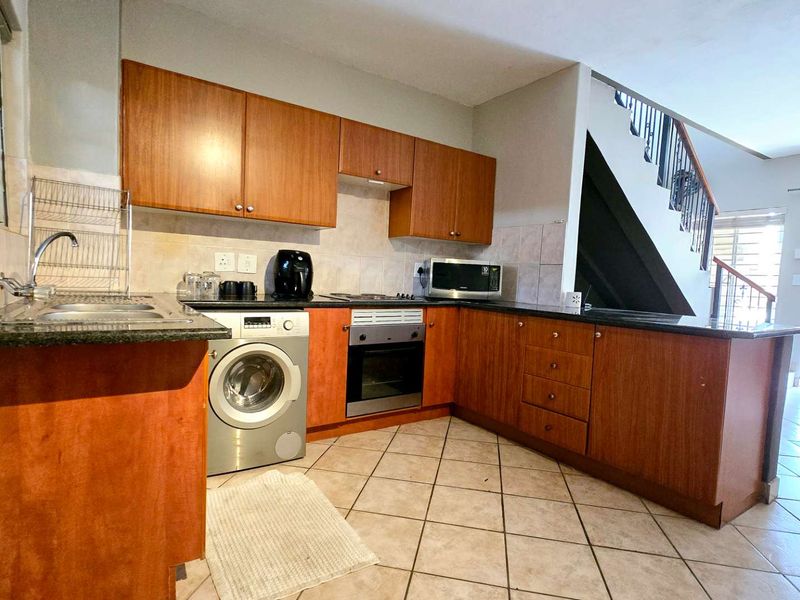 Charming 2-Bedroom Duplex with Private Garden and Excellent Entertainment Spaces - Photo 6