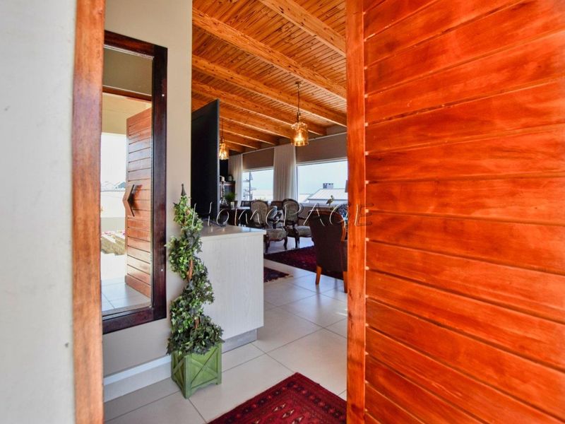 Mile 4 Ext 1, Swakopmund:  9 Bedr Versatile Property is for Sale - Photo 4