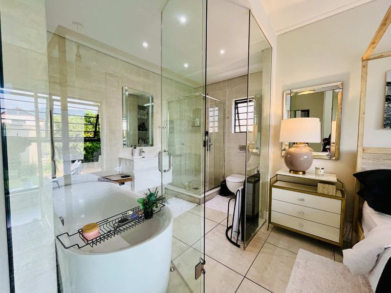 Modern 3 bedroom ground floor apartment for sale at The Polofields, Waterfalll - Photo 7