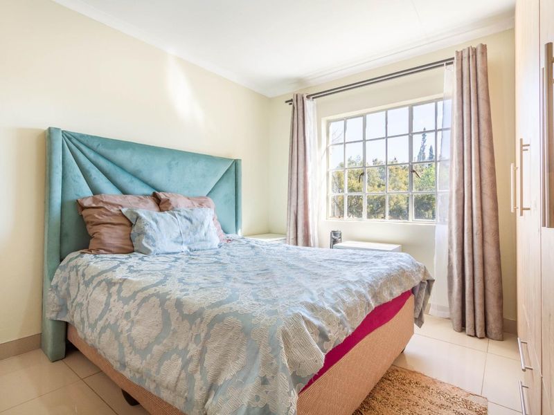 TOTALLY RENOVATED DUPLEX IN THE HEART OF EQUESTRIA - Photo 7