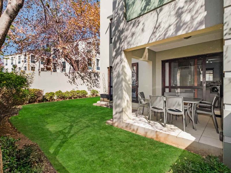 Lovely 1 Bedroom, 1 Bathroom Garden Apartment For Sale in Broadacres - Photo 2