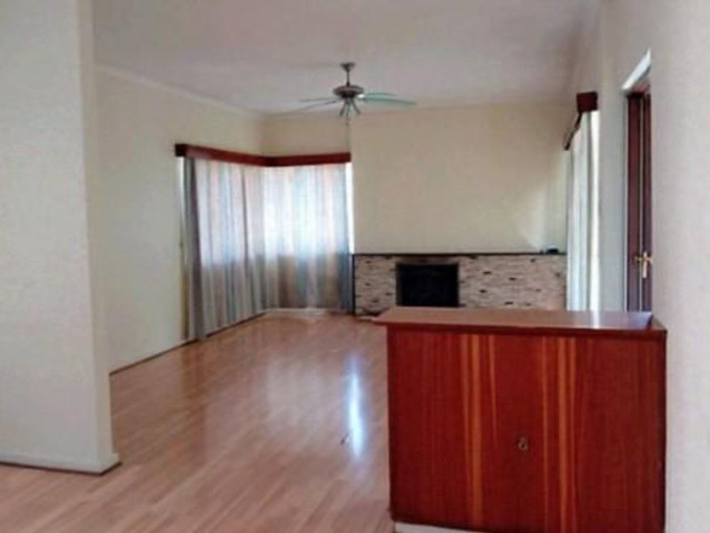 Four Bedroom Family Home To Let In Lombardy East - Photo 8