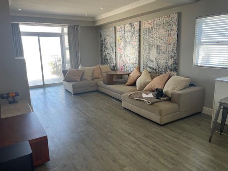 Unfurnished 1 bedroom apartment with large verandah overlooking the Ocean - Photo 3