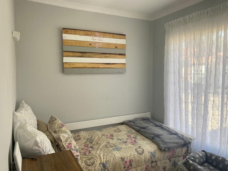 2 Bedroom with Private Garden and Covered Parking - Photo 6