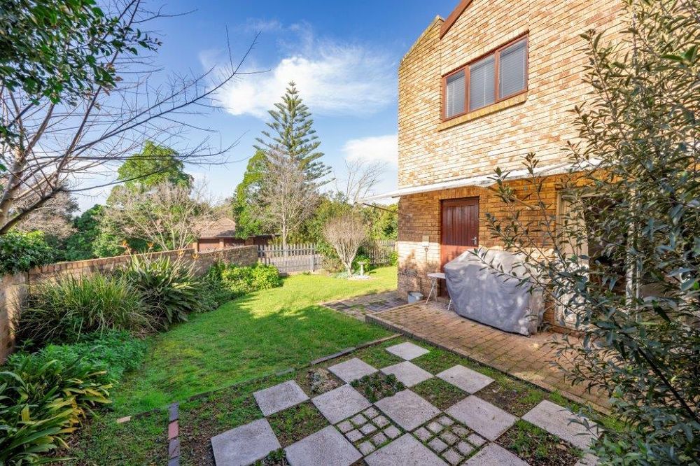 Private garden of flat