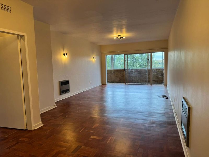 Spacious 3 bed and 2 bath apartment - Photo 10