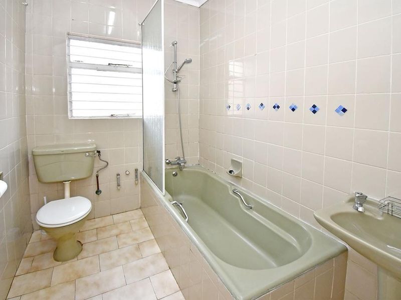 Cozy 1-Bedroom in Secure Lake West - Your New Home Awaits! - Photo 7