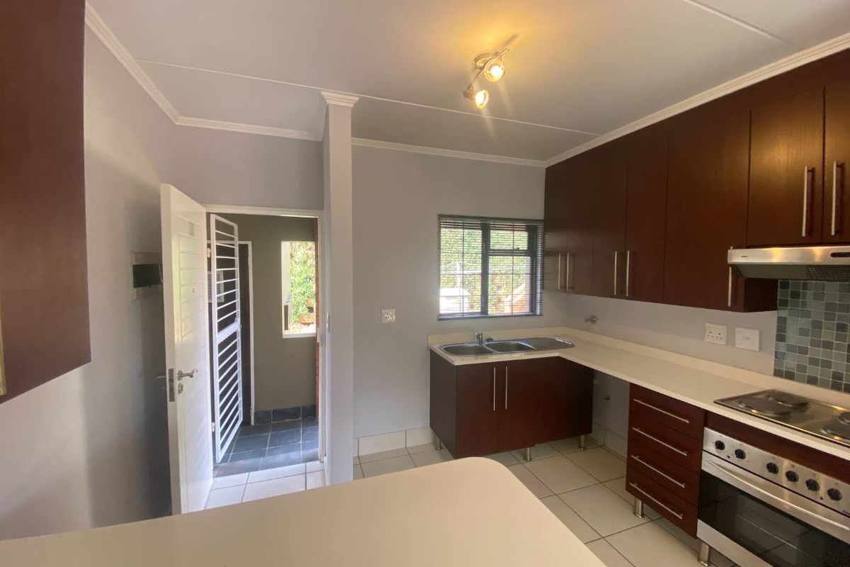 Ground Floor Gem with Private Garden & Pet Friendly Living - Photo 4