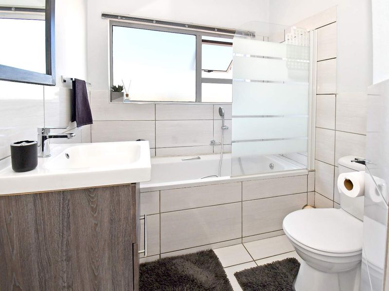 Light-Filled Living with Peaceful Green Views in a Secure Estate - Photo 10