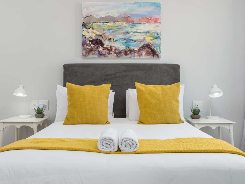 Turnkey 13th Floor Apartment | Skyline Framed by Iconic Table Mountain - Photo 10