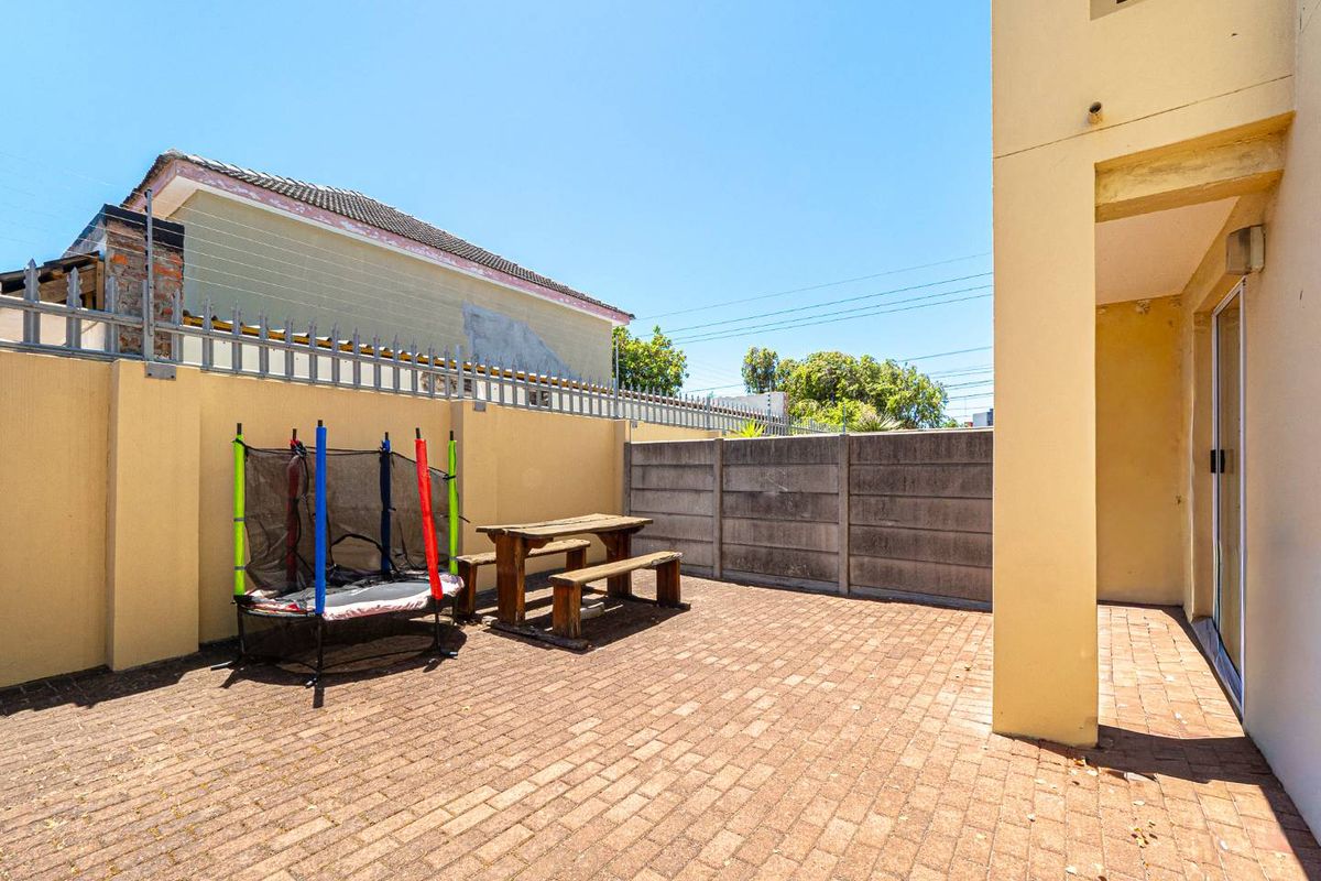 GARLANDALE, 2 BEDS WITH MASSIVE GARDEN - Photo 4