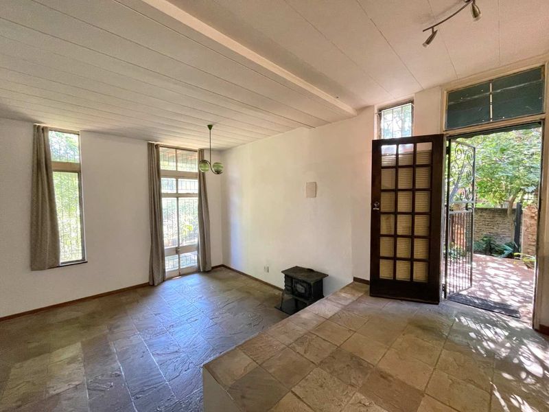 Comfy Townhouse in Lush Complex - Photo 5