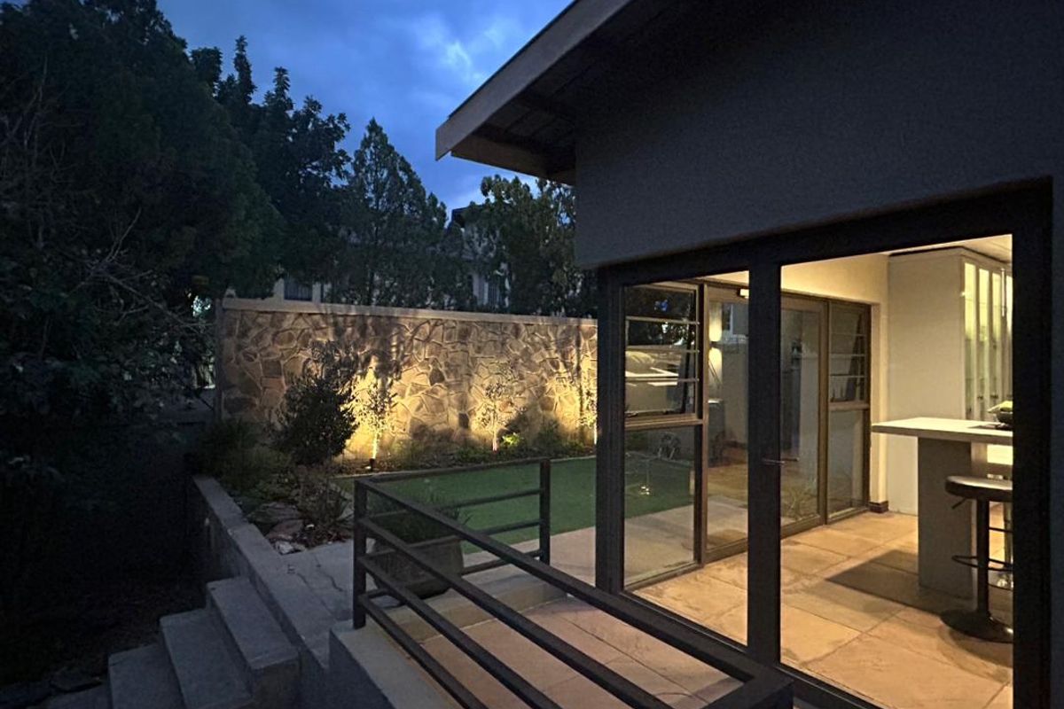 Discover Unparalleled Luxury Living in Windhoek’s Prestigious Ludwigsdorf Suburb - Photo 3