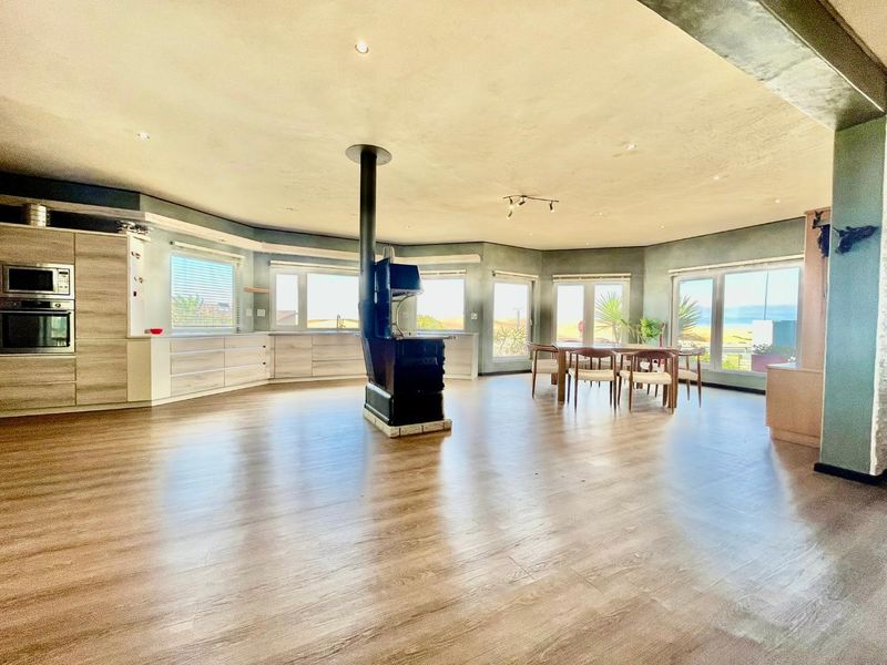 House with Flat for Sale, Kramersdorf, Swakopmund - Photo 6