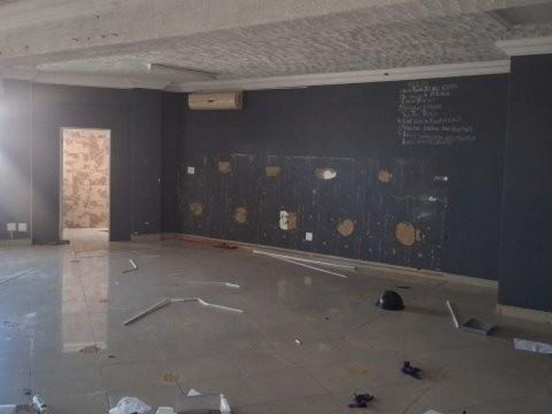 Office to let in Southern Industrial - Photo 3