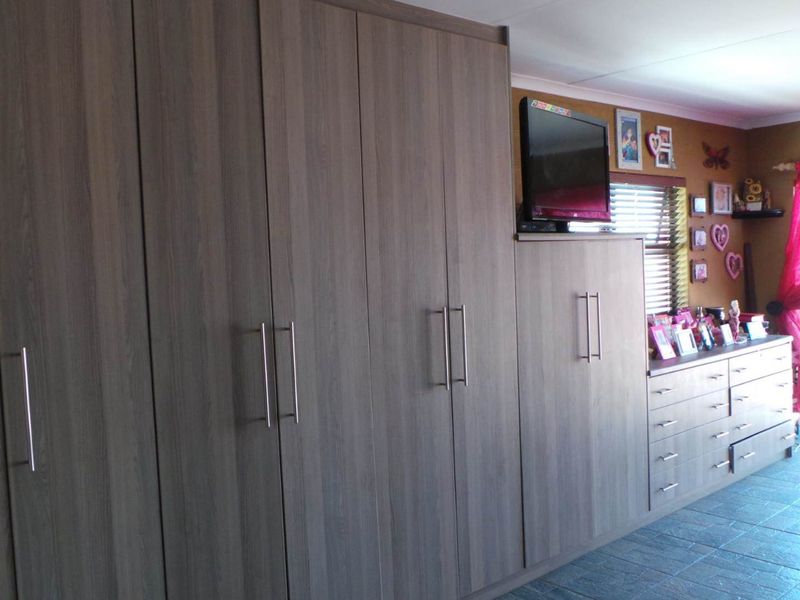 Perfect for the large family and the entertainer! - Photo 7
