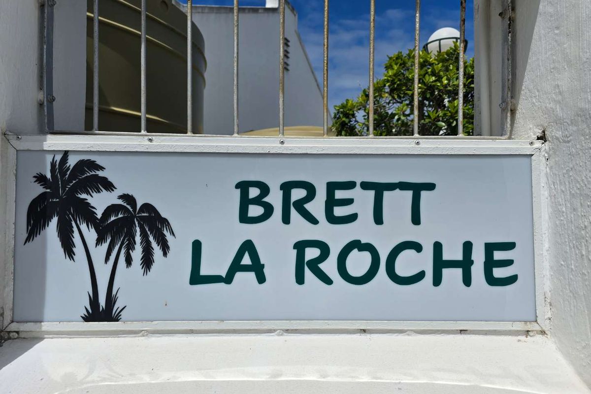 Lock-up-and-Go in the beautiful Brett la Roche - Photo 2