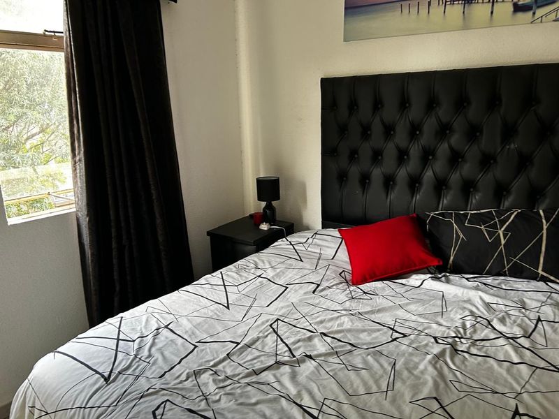 Two bedroom upstairs unit - Photo 7