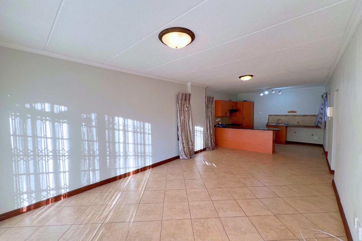 Three bedroom home in secure estate - Photo 4