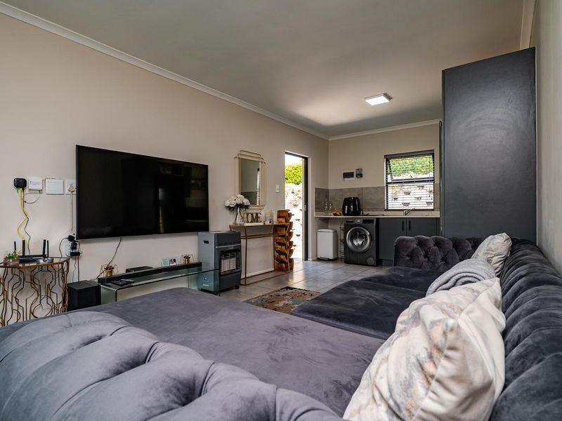 4 Bedroom Freestanding Home - Photo 4