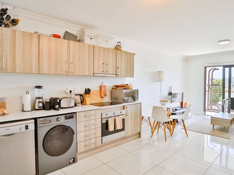 North-facing Modern Apartment With Views & Pooldeck! - Photo 6