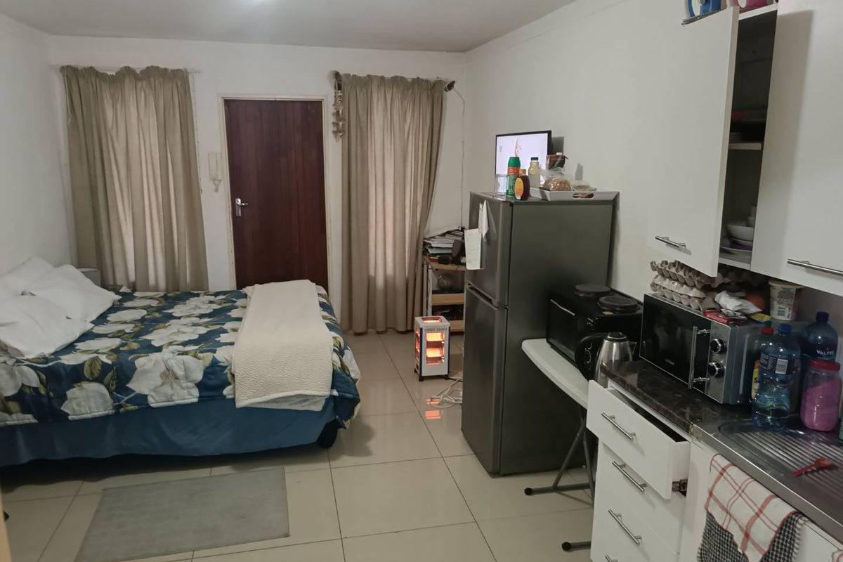 Prime Scottsville Bachelor Apartment – Walk to UKZN. - Photo 3
