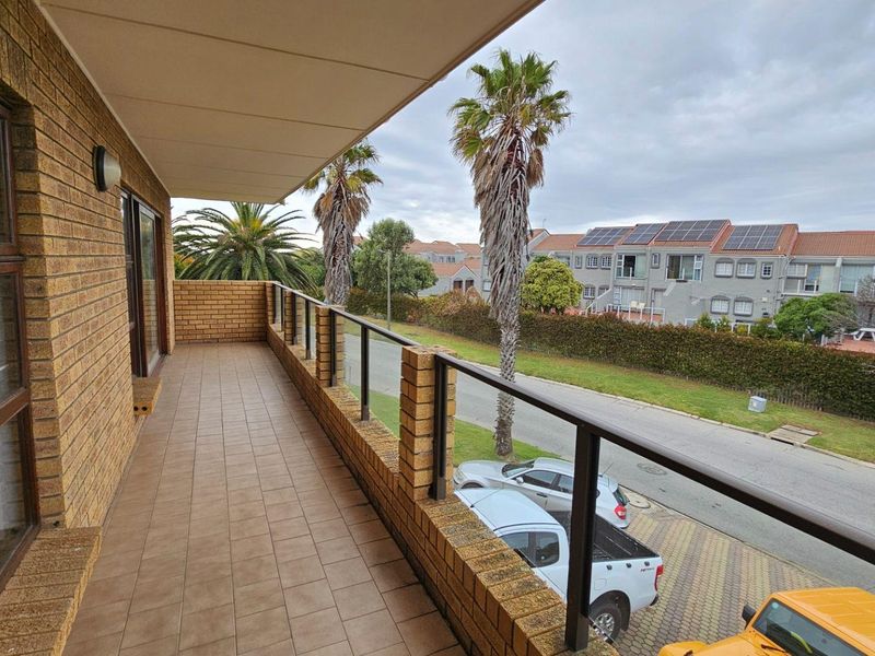 Beach living: 7 Bedroom, easy upkeep home - Photo 6