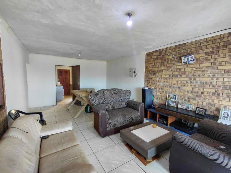 "Earn & Live: Home with Income Cottage in Top Spot!" - Photo 5