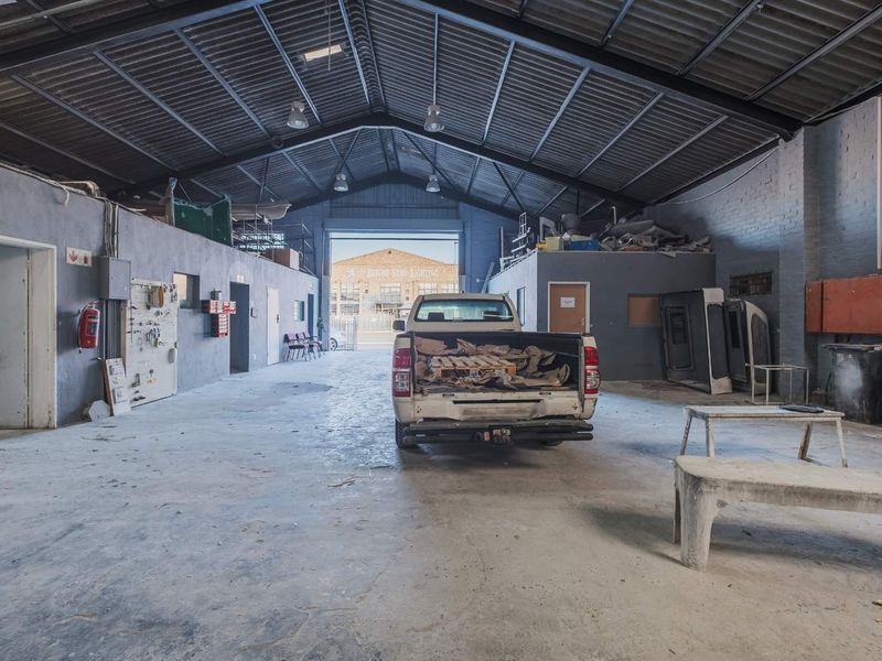 Prime Industrial Facility To Let in Montague Gardens - Photo 4