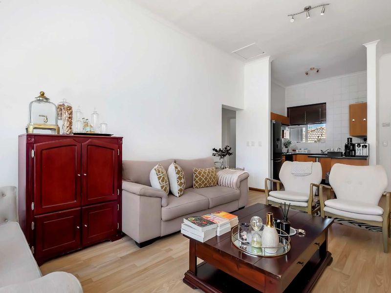 TOP FLOOR 2 BEDROOM APARTMENT FOR RENT IN BRYANSTON - Photo 3