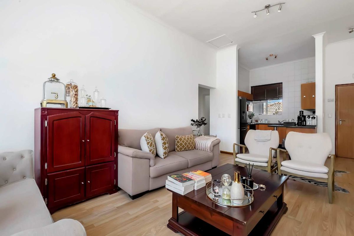 TOP FLOOR 2 BEDROOM APARTMENT FOR RENT IN BRYANSTON - Photo 3