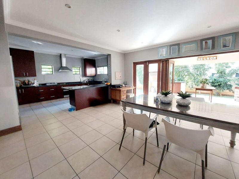 Modern 3 bedroom home in Secure Estate - Photo 2