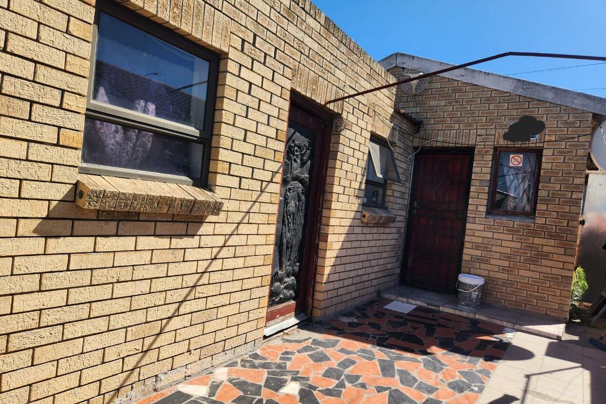 Charming Two-Bedroom House for Sale in Mfuleni - R480,000 Cash - Photo 3