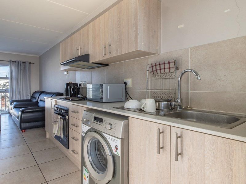 Neat & Practical 2-Bedroom Apartment for Sale - Photo 5