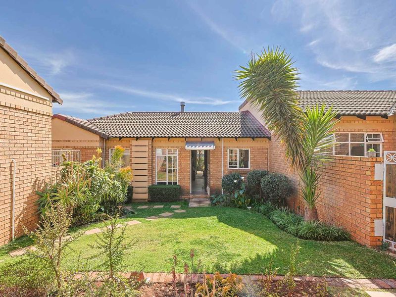 Move-In Ready | Solar Power | Private Garden | Sought-After Moreleta Park - Photo 2