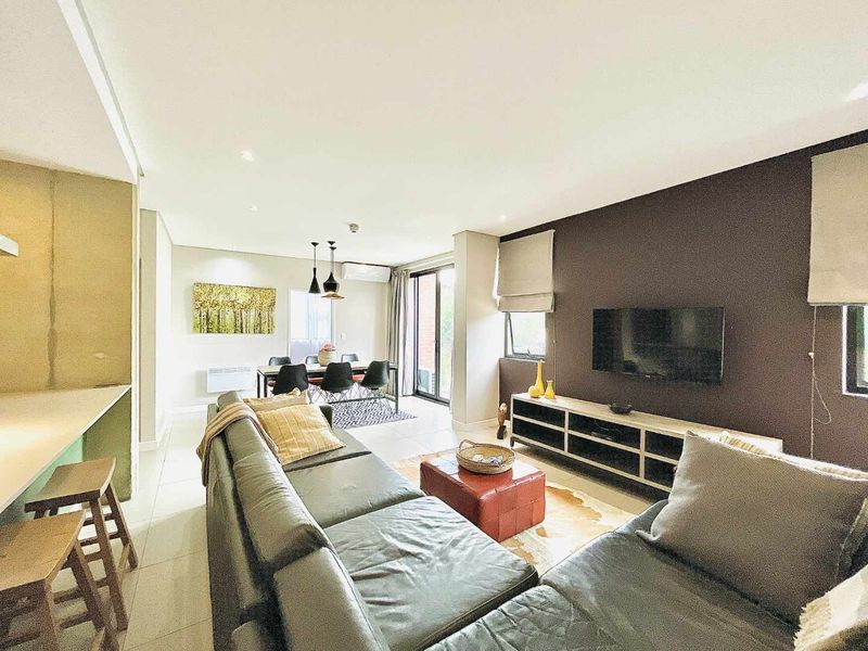 Parkmore Perfection: Exquisite 2-Bedroom with Private Garden - Photo 8