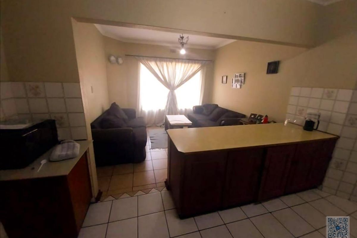 3 Bedroom House In Marbela Complex Birchleigh North - Photo 4