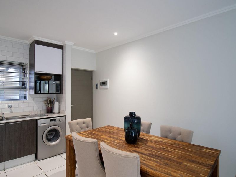 Gorgeous 2 Bed 1 Bath Garden Apartment For Sale in Lonehill - Photo 4