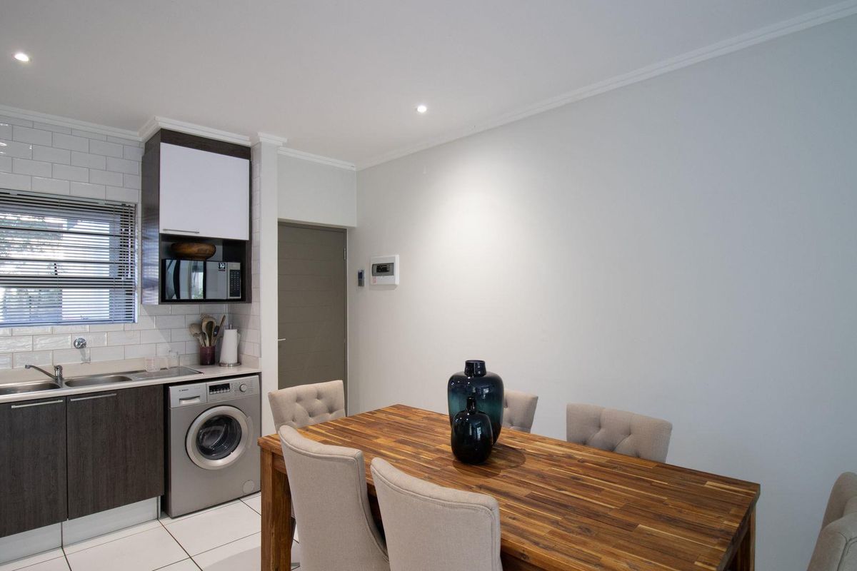 Gorgeous 2 Bed 1 Bath Garden Apartment For Sale in Lonehill - Photo 4