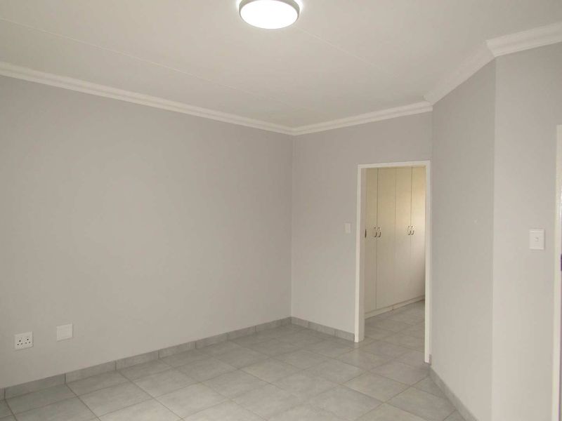 Charming Life Right Cottage in sought after Retirement Village - Photo 6