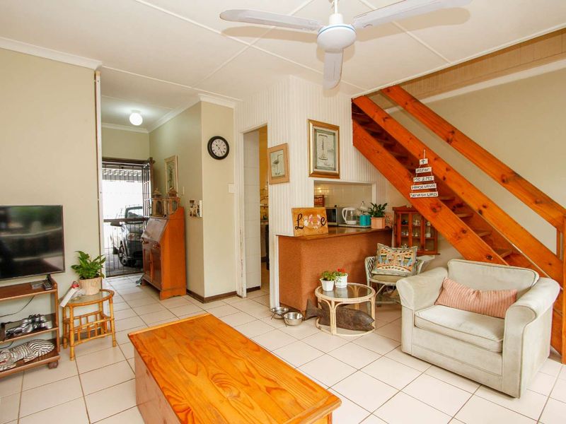 Pet friendly Garden Townhouse within 500 meters of the Beach!! - Photo 9