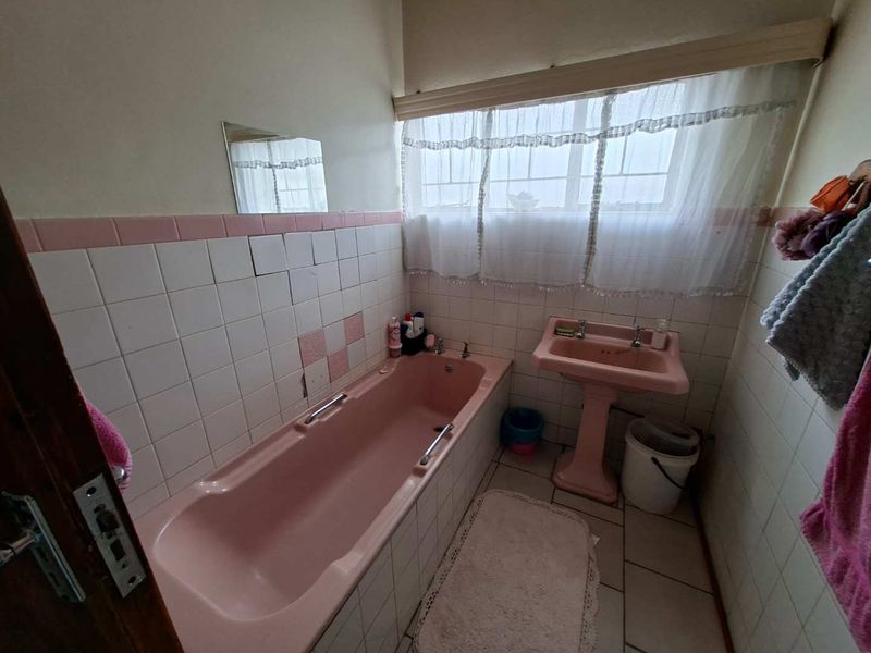 3 Bedroom Home with Flatlet for Sale - Photo 10