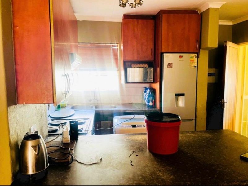 2-Bedroom First-Floor Apartment in Whitney Gardens - Photo 9