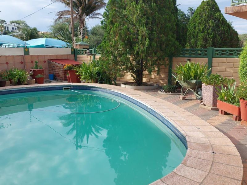 Exclusive Corner Property with Main House and Two Separate Flats – Prime Location in Erospark, Windhoek - Photo 4