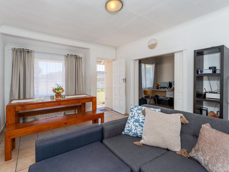 Spacious Family Home with Large Grounds in Montague Gifts, Lotus River - Photo 3