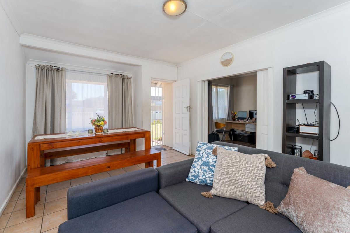 Spacious Family Home with Large Grounds in Montague Gifts, Lotus River - Photo 3