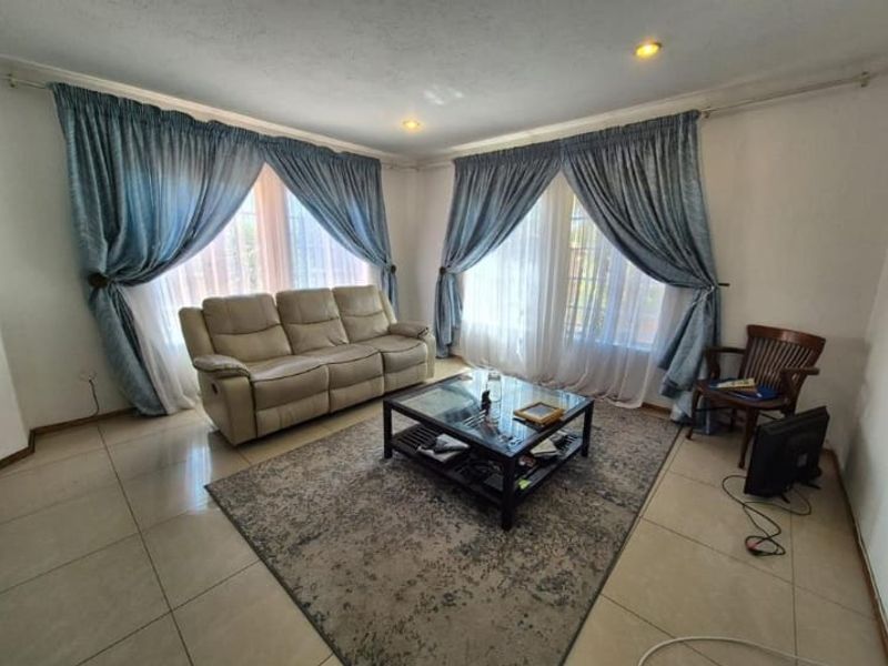 3 Bedroom Townhouse for Sale in Brackendowns -Alberton - Photo 7