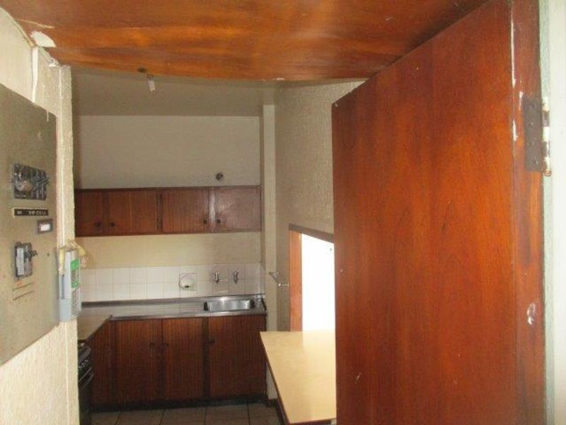 BACHELOR FLAT TO RENT IN SUNNYSIDE - Photo 5
